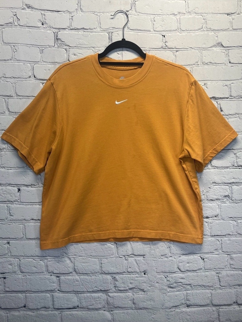 Nike Shirt Womens Essentials Crew Neck Loose Fit Size M  Mustard